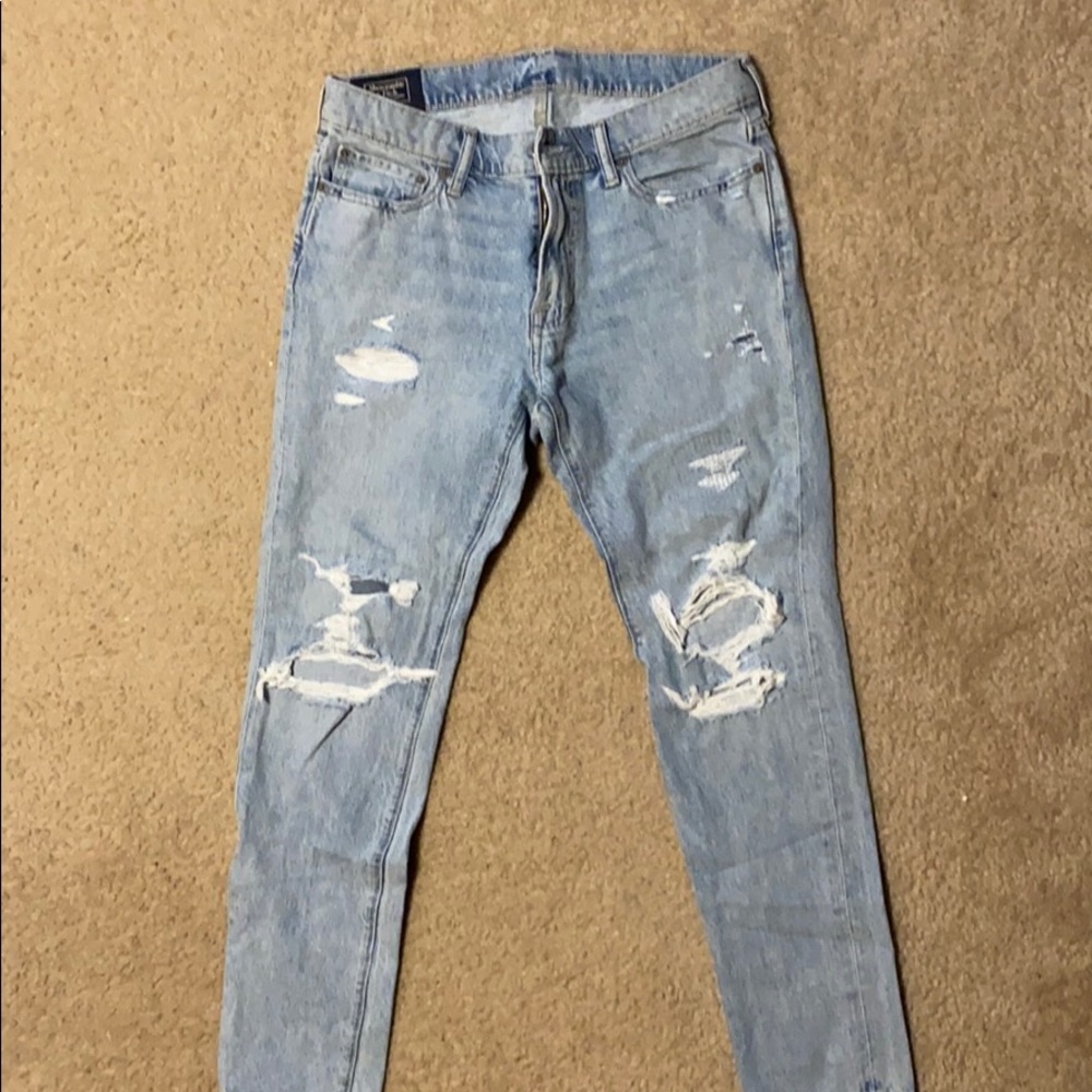 Abercrombie & Fitch destroy, light wash jeans